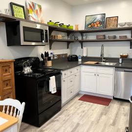Cute 1 bedroom Ohana 10 miles from Eugene: Creswell şehrinde bir otel