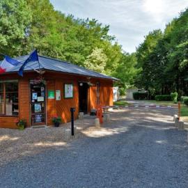 Camping Onlycamp Le Val Joyeux, hotel in Château-la-Vallière