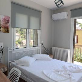 Beautiful apartment in Plomari, hotel v destinácii Plomarion