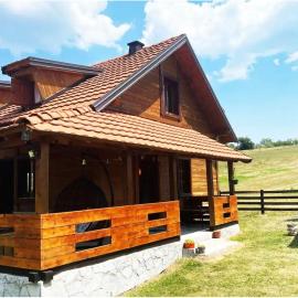 Kremanski čardak, hotel u gradu 'Kremna'