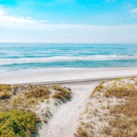 Beautiful Brigantine Condo - Walk to Beach!, hotel di Brigantine