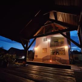 House Mesić, hotel in Smoljanac