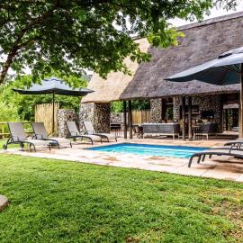 Ntamba Safari Lodge, hotel u gradu Matlhagame