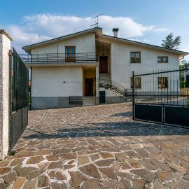 3 Bedroom Amazing Home In Scurcola Marsicana, hotel a Scurcola Marsicana