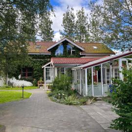 Árbakki Farmhouse Lodge, hótel í Reykholti