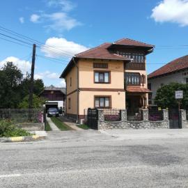 Cazare Adela