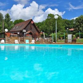 Les Chalets de Thegra proche de Rocamadour et Padirac, hotell sihtkohas Thégra