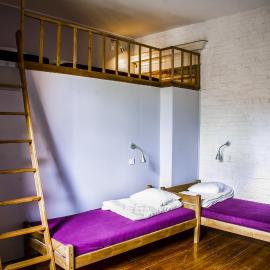 Angel Hostel, מלון בטורון