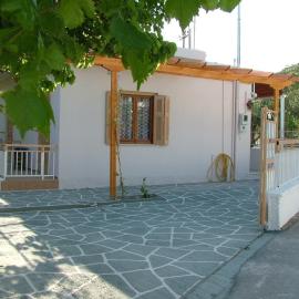 George's Apartment, hotel di Agia Marina Aegina