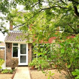 Cosy house, a train spotter's delight!, hotel a New Alresford