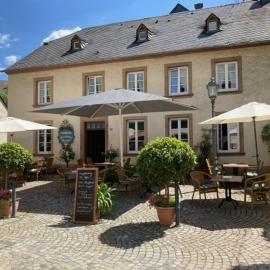 Warsberger Weinhof - Hotel & Weinwirtschaft, hotel a Neumagen-Dhron