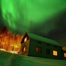 Authentic Arctic Country House By the River, hotel en Saunavaara