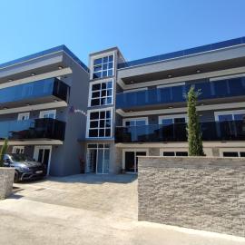 Luxury Apartments-LA Dino Maky, viešbutis Vodicėse