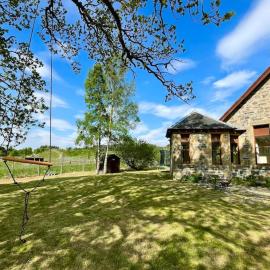 *Cool, cosy cottage in the heart of the Highlands*, hotell i Kincraig