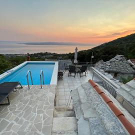 Villa Kristina - Ferienhaus Baška Voda - Topići, Private Outdoor Swimmingpool, hotel in Baška Voda