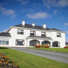 The Arches Farmhouse B&B, hotel v destinaci Arvagh
