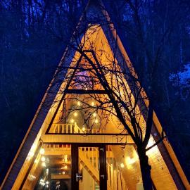 Casa - Cabana Tip A Frame, Cerna, Vaideeni, Valcea، فندق في Cerna