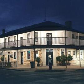 Moonta में, होटल Cornwall Hotel