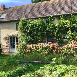 GITE EQUESTRE DE LA LANDE: Bréhal şehrinde bir otel