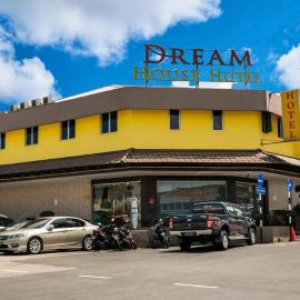 Dream House Hotel, hotel di Skudai