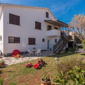 Apartments with parking space Novigrad - 2536