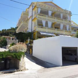 Apartments with parking space Banjol, Rab - 5041