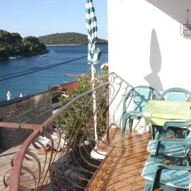 Apartments by the sea Maslinica, Solta - 5188