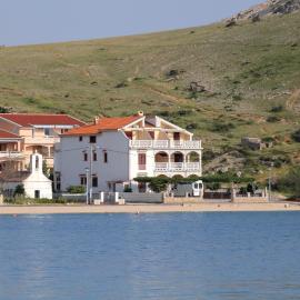 Apartments by the sea Metajna, Pag - 6497, hotel in Zubovići