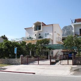 Apartments and rooms with parking space Gradac, Makarska - 6819, hotel in Gradac