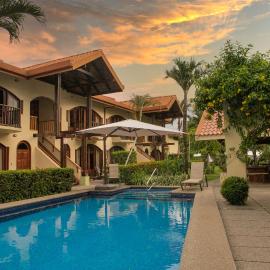 Apartotel Girasol, hotel a Jacó