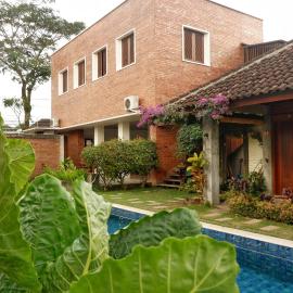 Rumah Bata Guest House, hotel in Licin