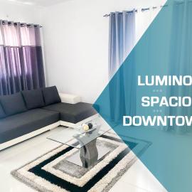 Modern & Spacious Apartment in Palmarejo with Balcony, hotel di Praia
