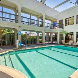 Studio 6 Suites Lawndale, CA South Bay, хотел в Лоундейл