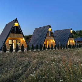 Liniștea Muntilor Cartioasra, hotel Kercisórán