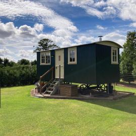The Rowan Shepherds Hut, hotel in Eyemouth
