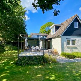 Heerlijk vrijstaand huis aan de duinen, hotel in Burgh Haamstede