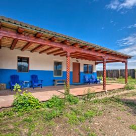 Cottage w/ Patio & Grill - 25 Min to Taos Valley!, Hotel in El Prado