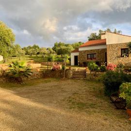 Casa rural La Portilla, hotel in Aroche