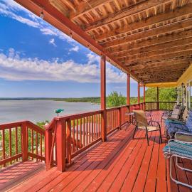 Waterfront Lake Eufaula Home: Multi-Level Balcony, hotel i Eufaula