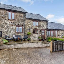 The Stables, hotel in Llanfair Caereinion