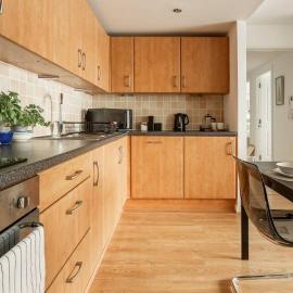Lux Waterfront 2 bed Apt w free parking & river views, City Centre 15 min walk, hotel v destinácii Dundee