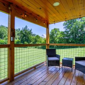 Patriots Tiny Home w Hot Tub Fire Pit Grill、セバービルのホテル