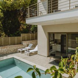 Paleros Bay Villas، فندق في باليروس