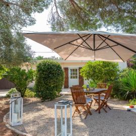 Haus mit Garten über der Bucht von Cannes, hotel i Vallauris