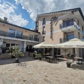 City Apartman ház, hotelli kohteessa Balatonlelle