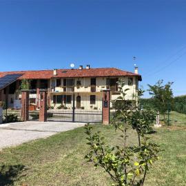 Cascina Giardina, hotel u gradu Fosano