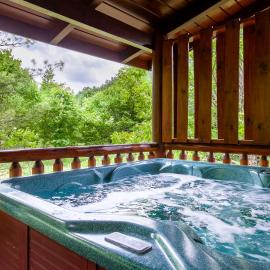 Alpenhaus Cozy Log Cabin - 2 Bedrooms, Hot Tub, amazing location!, hotel Pigeon Forge-ban