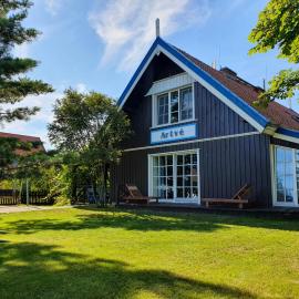 Waterfront Villa Artvė with sauna - self check-in, hotel en Pervalka