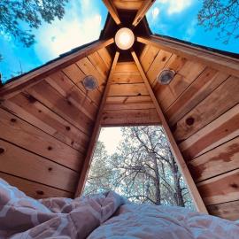 Pequeña cabaña mágica con chimenea interior, hotel en Arteaga