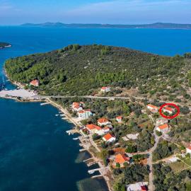 Apartments with parking space Brbinj, Dugi otok - 8160، فندق في Brbinj